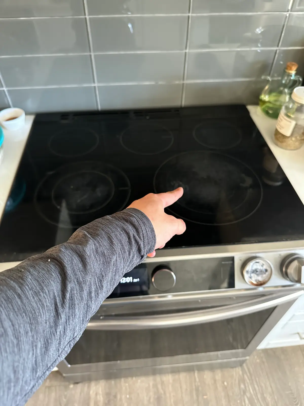 Cooktop repair service in Vancouver BC — Barton Appliance Repair built-in cooktop specialists