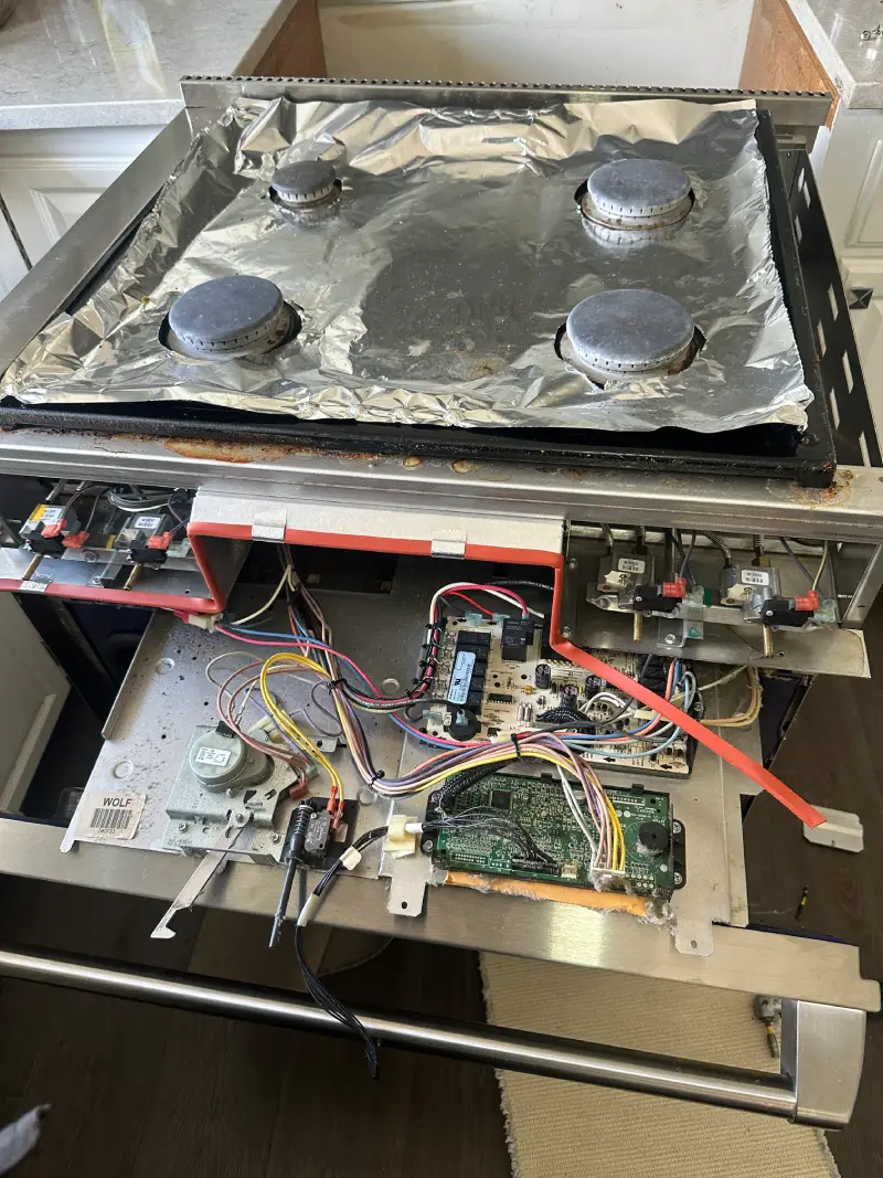 Stove repair service in Vancouver BC, Barton Appliance Repair technician arriving at home